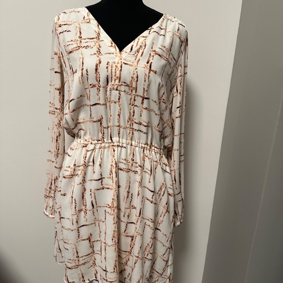 *WHITE HOUSE BLACK MARKET* White x Brown Pattern Long Sleeve Dress Size 10 - Picture 1 of 7